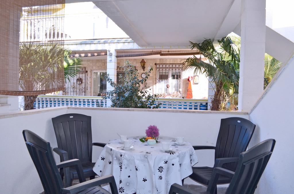 Apartments La Playa Pula Ngoại thất bức ảnh